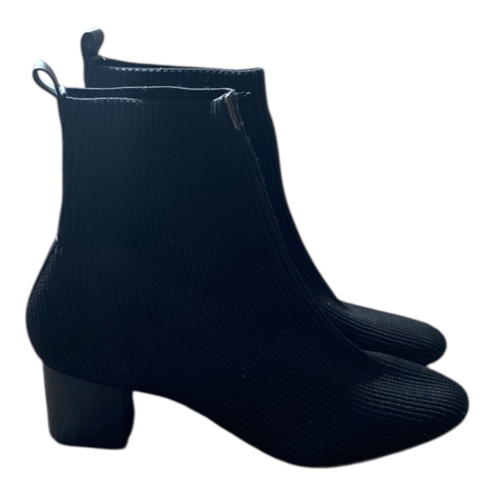 Cushionaire sock boot ankle stretch block heel boot in good used condition